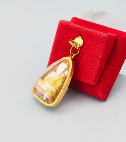 หลวงพ่อเงิน เลี่ยมทอง  รูปที่ 2