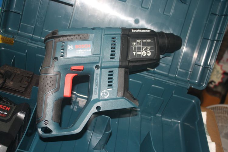 ขาย สว่านโรตารี่ไร้สาย BOSCH GBH 180-LI สภาพ 90 กว่าเปอร์เซ็นต์ รูปที่ 3