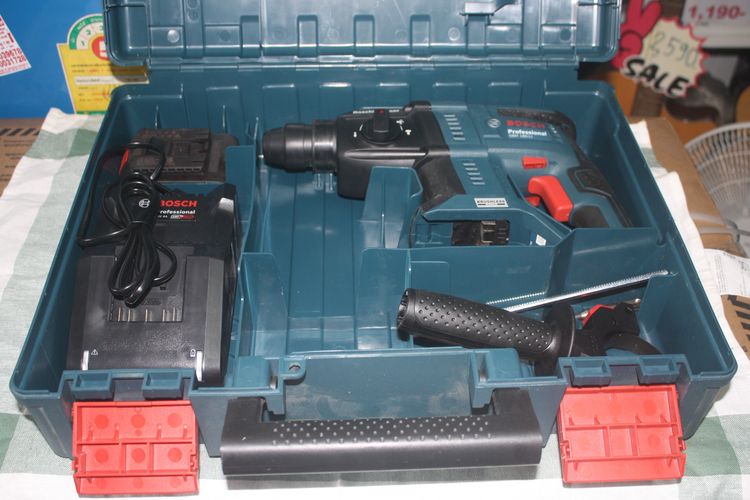 ขาย สว่านโรตารี่ไร้สาย BOSCH GBH 180-LI สภาพ 90 กว่าเปอร์เซ็นต์