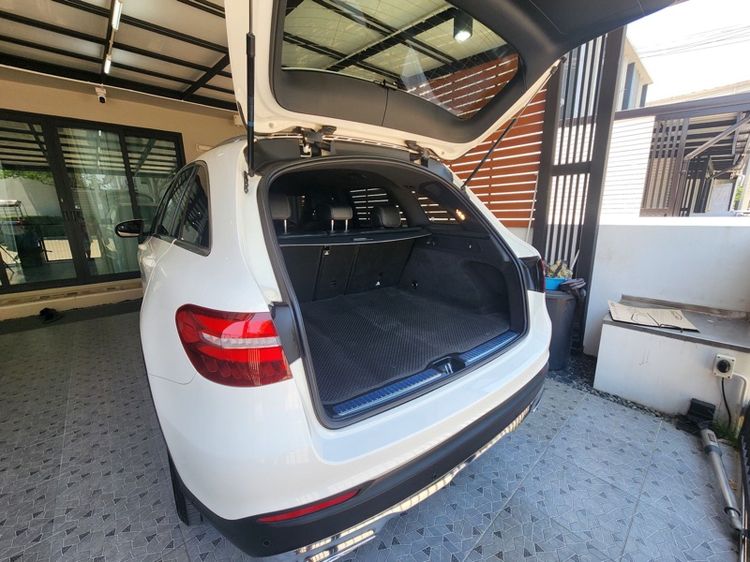 Mercedes-Benz GLC-Class 2019 GLC220d Sedan ดีเซล เกียร์อัตโนมัติ ขาว รูปที่ 2