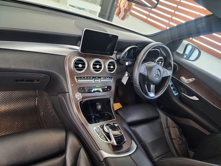 Mercedes-Benz GLC-Class 2019 GLC220d Sedan ดีเซล เกียร์อัตโนมัติ ขาว รูปที่ 4