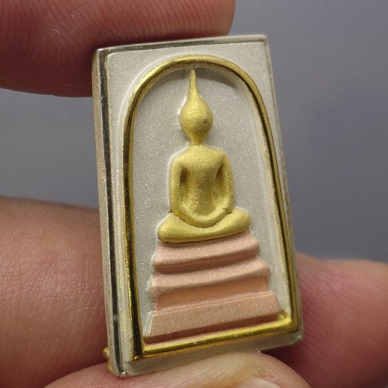 สมเด็จพระพุฒาจารย์ (โต พรหมรังสี) พิมพ์นิยม เนื้อเงินสามกษัตริย์ อนุสรณ์ ๑๒๘ ปี วัดเกศไชโย พ.ศ.2543 กล่องเดิม รูปที่ 6