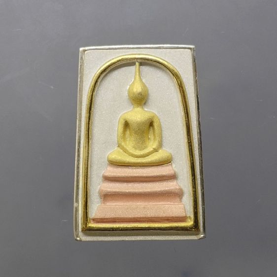 สมเด็จพระพุฒาจารย์ (โต พรหมรังสี) พิมพ์นิยม เนื้อเงินสามกษัตริย์ อนุสรณ์ ๑๒๘ ปี วัดเกศไชโย พ.ศ.2543 กล่องเดิม รูปที่ 4