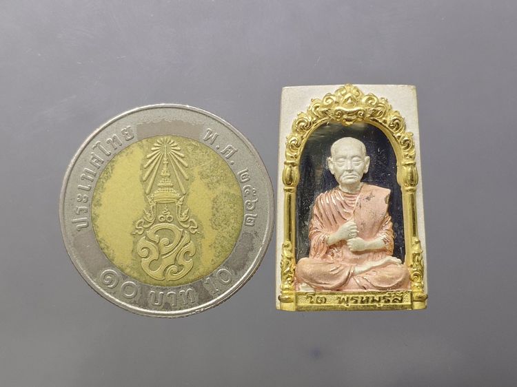 สมเด็จพระพุฒาจารย์ (โต พรหมรังสี) พิมพ์นิยม เนื้อเงินสามกษัตริย์ อนุสรณ์ ๑๒๘ ปี วัดเกศไชโย พ.ศ.2543 กล่องเดิม รูปที่ 8
