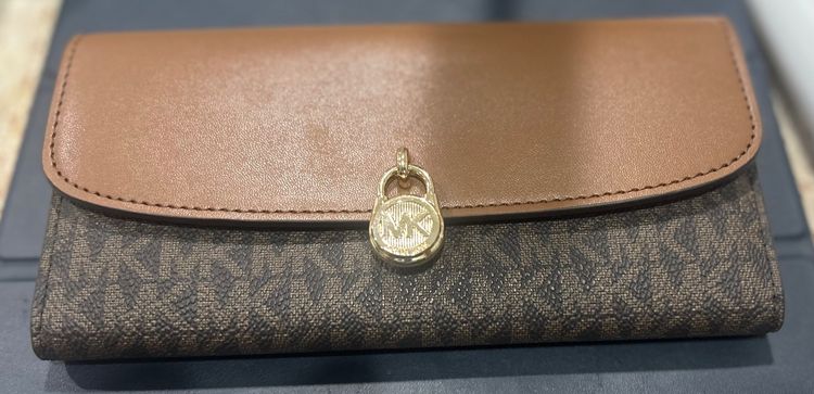 กระเป๋าสตางค์ Micheal Kors รูปที่ 4