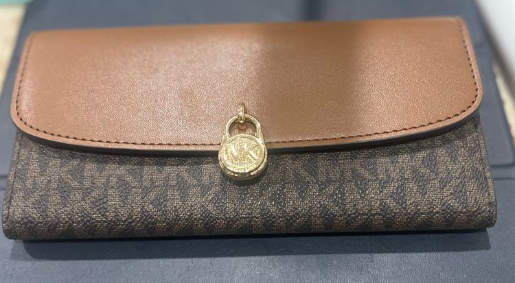 กระเป๋าสตางค์ Micheal Kors รูปที่ 3