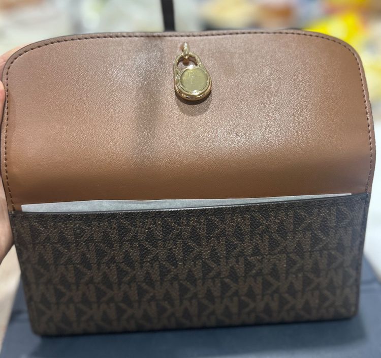 กระเป๋าสตางค์ Micheal Kors รูปที่ 6
