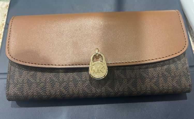 กระเป๋าสตางค์ Micheal Kors