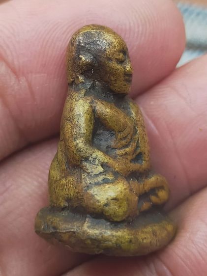 หลวงพ่อเงินพิมพ์ขี้ตา รูปที่ 4