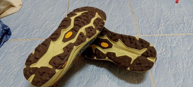 รองเท้ามือสองสภาพใหม่ รูปที่ 2