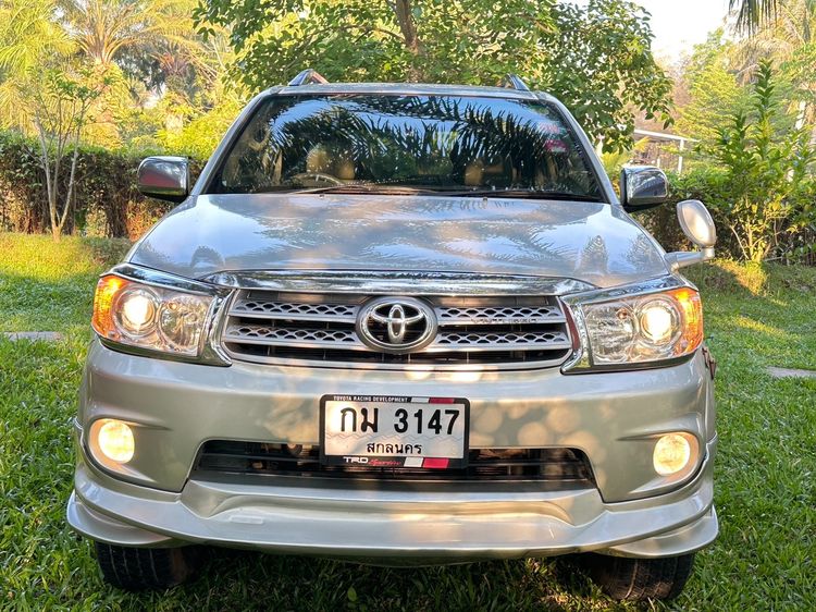 Toyota Fortuner 2011 2.7 V Utility-car เบนซิน LPG เกียร์อัตโนมัติ เทา รูปที่ 2