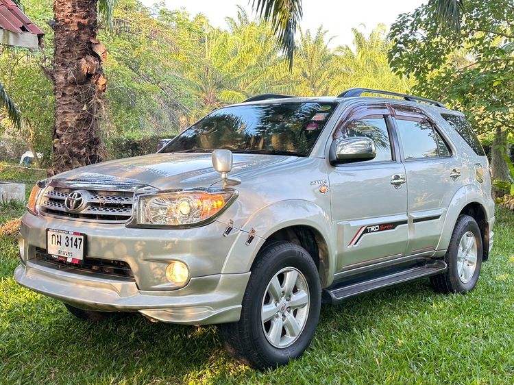 Toyota Fortuner 2011 2.7 V Utility-car เบนซิน LPG เกียร์อัตโนมัติ เทา รูปที่ 3