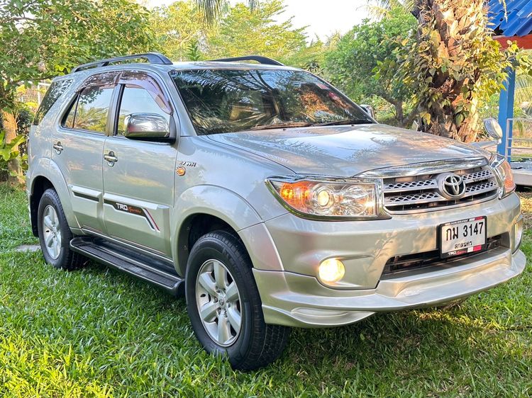 รถ Toyota Fortuner 2.7 V สี เทา