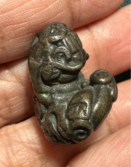 พระปิดตายันต์ยุ่ง เนื้อสัมฤทธิ  เนื้อเก่า ยันต์ปั้นแปะ  รูปที่ 3