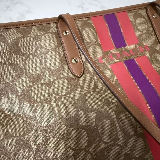 Coach Varsity Stripe City Zip Tote in Signature Canvas มือสอง รูปที่ 6