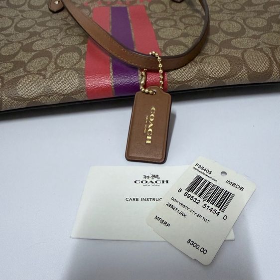 Coach Varsity Stripe City Zip Tote in Signature Canvas มือสอง รูปที่ 8