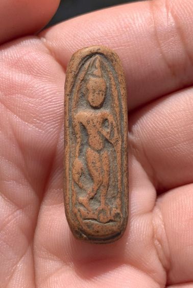 พระลีลาเนื้อดิน