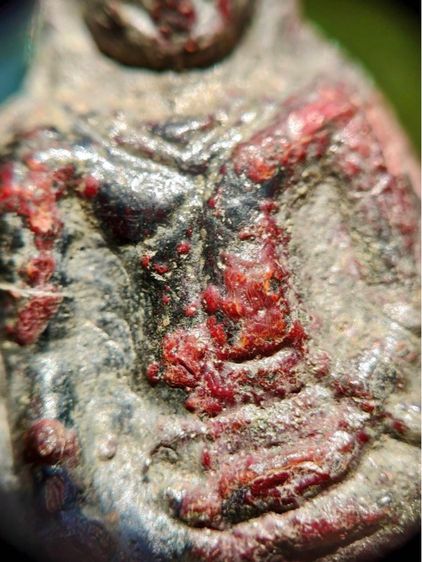 พระเทริดขนนก กรุวัดป่าเลไลยก์ สุพรรณบุรี เนื้อชินสนิมแดง รูปที่ 4