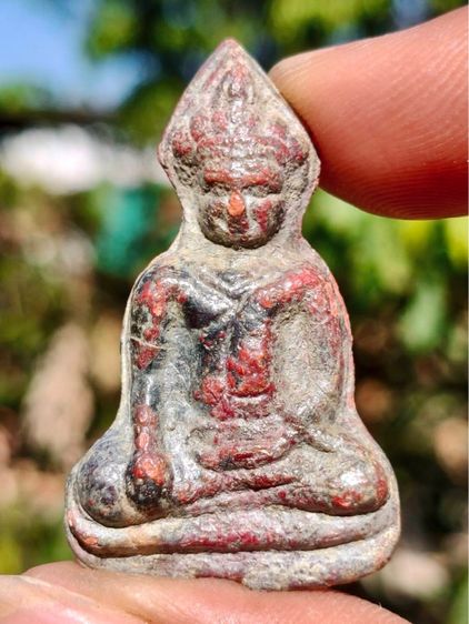 พระเทริดขนนก กรุวัดป่าเลไลยก์ สุพรรณบุรี เนื้อชินสนิมแดง