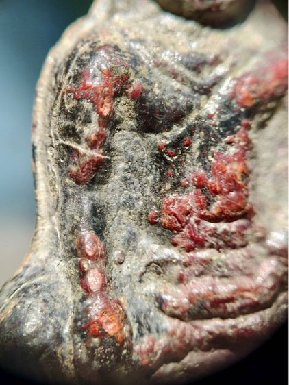 พระเทริดขนนก กรุวัดป่าเลไลยก์ สุพรรณบุรี เนื้อชินสนิมแดง รูปที่ 3