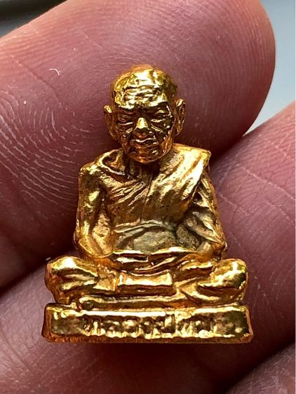 พระรูปหล่อเก่าคะ