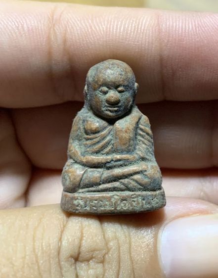 หลวงพ่อเงินเนื้อดิน