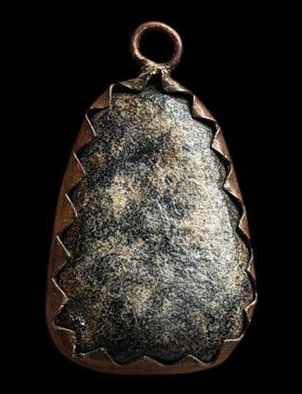 พระปิดตาเก่าเลี่ยมขอบเก่า รูปที่ 2