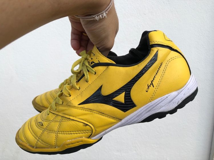 รองเท้าฟุตบอล Mizuno 