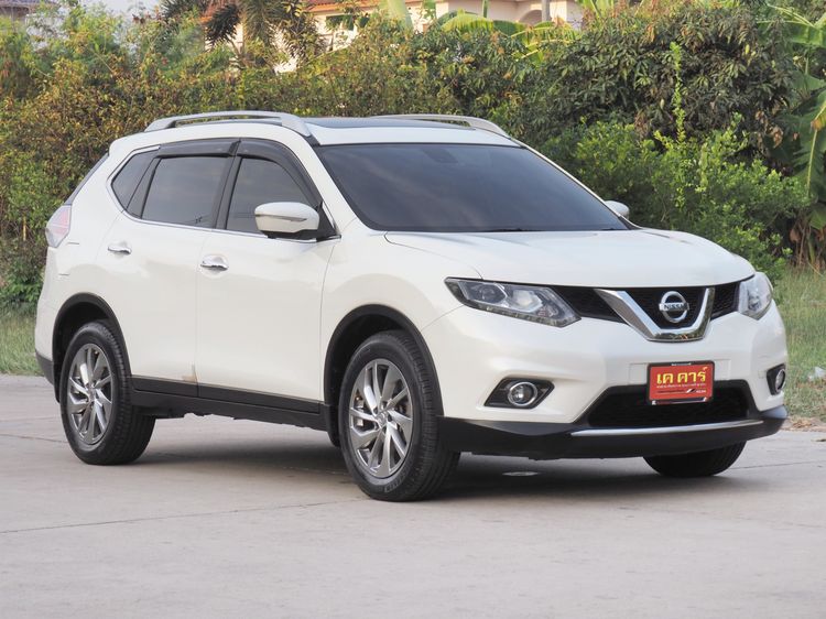 รถ Nissan X-Trail 2.5 V 4WD สี ขาว