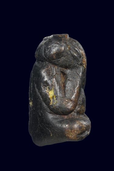 พระปิดตาเนื้อผงลงรัก รูปที่ 3