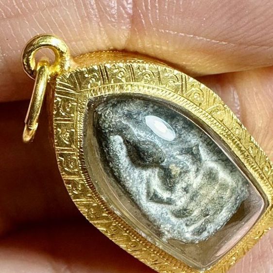 พระเม็ดข้าวเม่าพิจิตร พิมพ์แขนหักศอก เลี่ยมทองสวยๆ รูปที่ 3