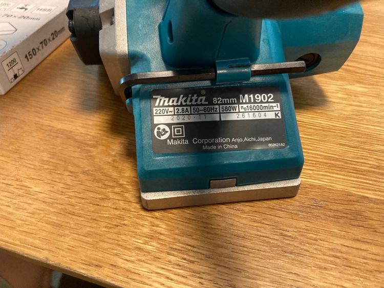 กบไฟฟฟ้า Makita M1902 580W 82mm รูปที่ 2