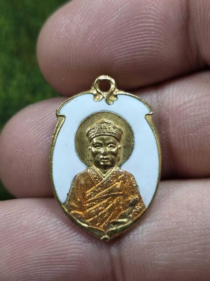 เหรียญเจ้าแม่เนื้อสีทองเก่าๆ