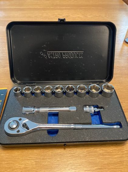 ไขควง , มีด และ ชุดประแจ