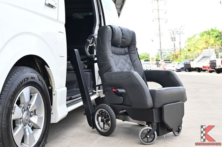 Toyota Ventury 2013 2.7 V Van เบนซิน ไม่ติดแก๊ส เกียร์อัตโนมัติ ขาว รูปที่ 2