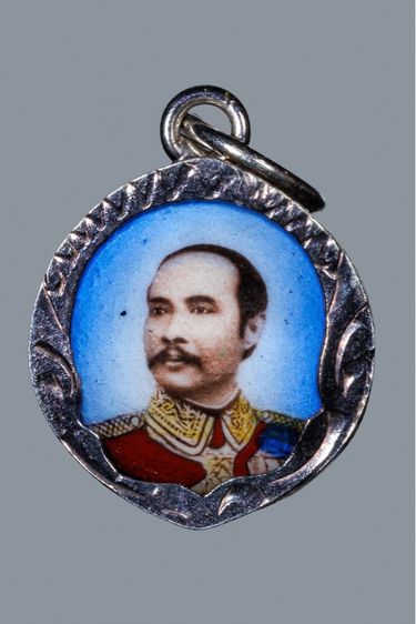 ล็อกเก็ต ร.5 นางเลิ้งอาร์ต้ม็ดกระดุม