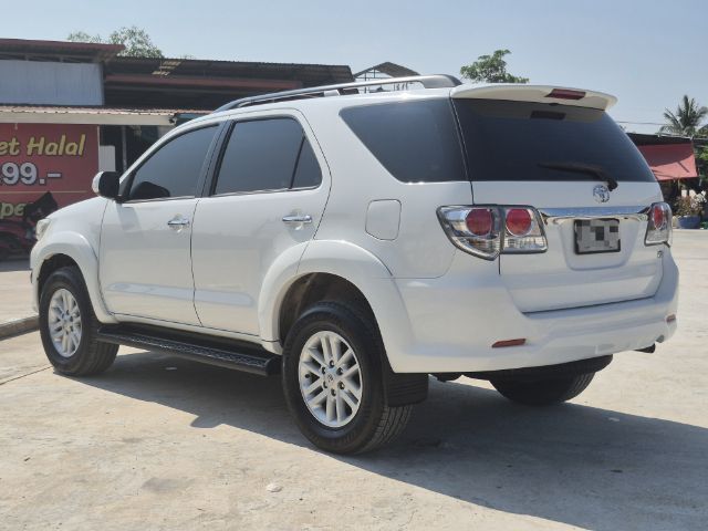 Toyota Fortuner 2014 2.7 V Utility-car เบนซิน ไม่ติดแก๊ส เกียร์อัตโนมัติ ขาว รูปที่ 3