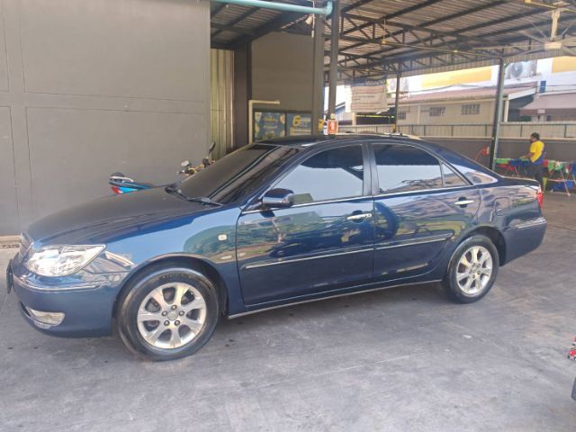 รถ Toyota Camry 2.0 G สี กรมท่า