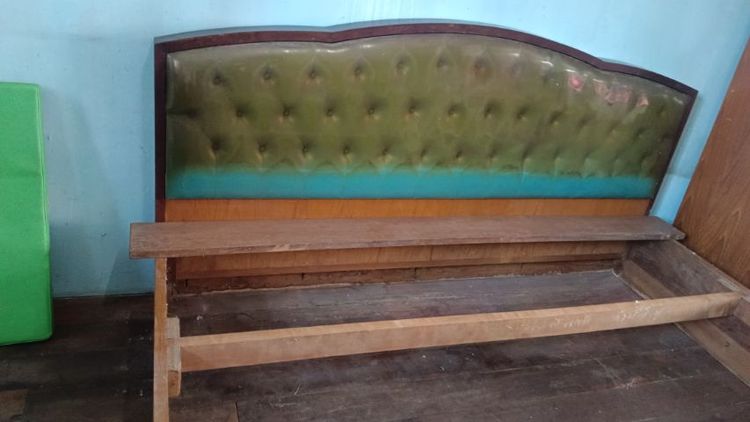 เตียงโบราณ 60 ปี หัวเตียงไม้จริงสวย รูปที่ 2