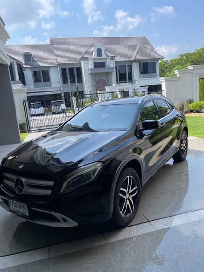 Mercedes-Benz GLA-Class 2016 GLA200 Sedan เบนซิน ไม่ติดแก๊ส เกียร์อัตโนมัติ ดำ รูปที่ 2