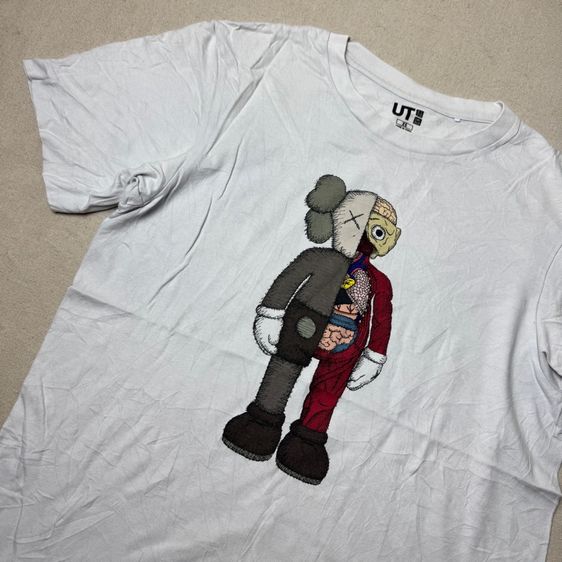 เสื้อยืด Uniqlo​ x​ Kaws​ Size XS  รูปที่ 3