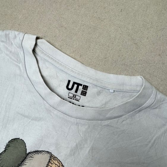 เสื้อยืด Uniqlo​ x​ Kaws​ Size XS  รูปที่ 6