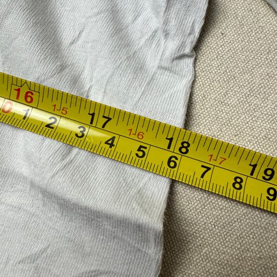 เสื้อยืด Uniqlo​ x​ Kaws​ Size XS  รูปที่ 9