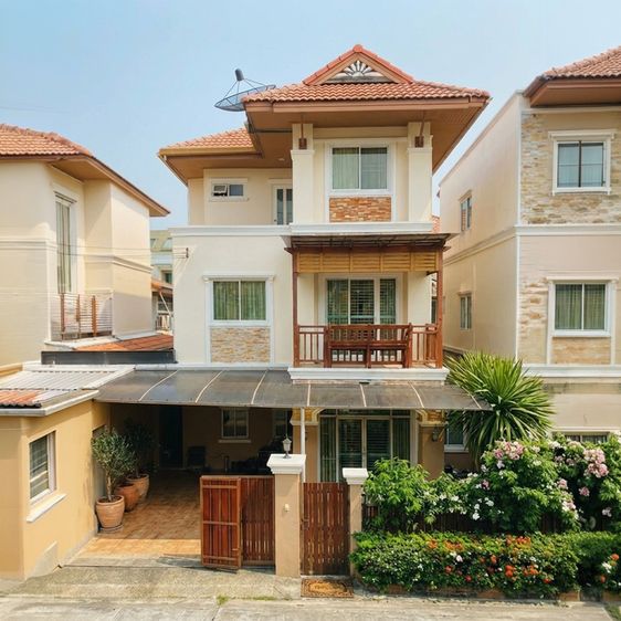บ้าน 3 ชั้นที่ ทำเงินได้ ติดถนนเมน ค้าขายได้ ทำเลนนทบุรี ใกล้ สะพานพระราม5