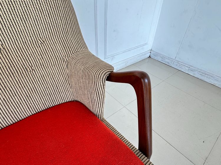 โซฟา สไตล์โมเดิร์น เบาะผ้าสีแดง พิงหลังลายสีน้ำตาลดึงดุม รูปที่ 11