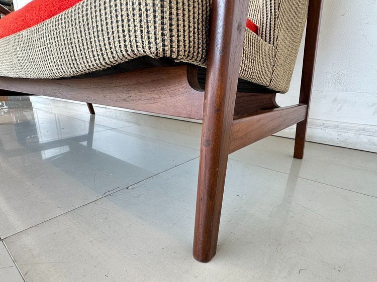 โซฟา สไตล์โมเดิร์น เบาะผ้าสีแดง พิงหลังลายสีน้ำตาลดึงดุม รูปที่ 14