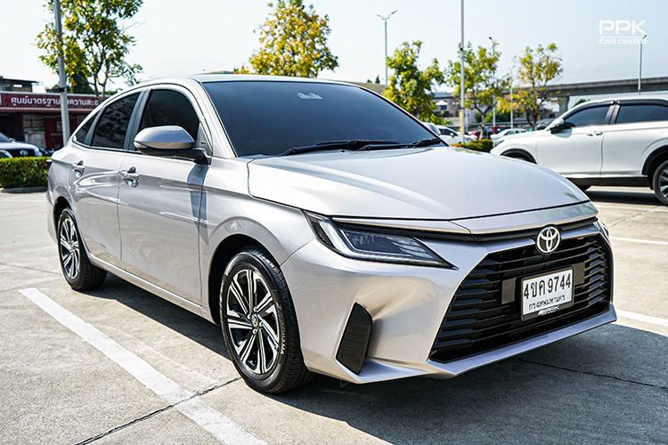 Toyota Yaris ATIV 2023 1.2 Smart Sedan เบนซิน ไม่ติดแก๊ส เกียร์อัตโนมัติ เทา รูปที่ 3