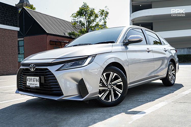 รถ Toyota Yaris ATIV 1.2 Smart สี เทา