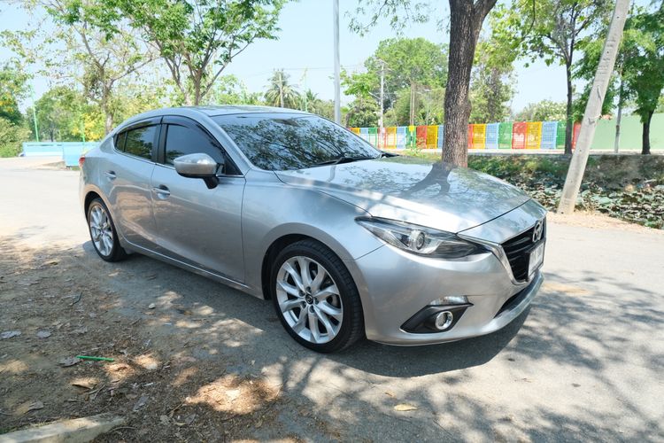 รถ Mazda Mazda3 2.0 S สี บรอนซ์เงิน