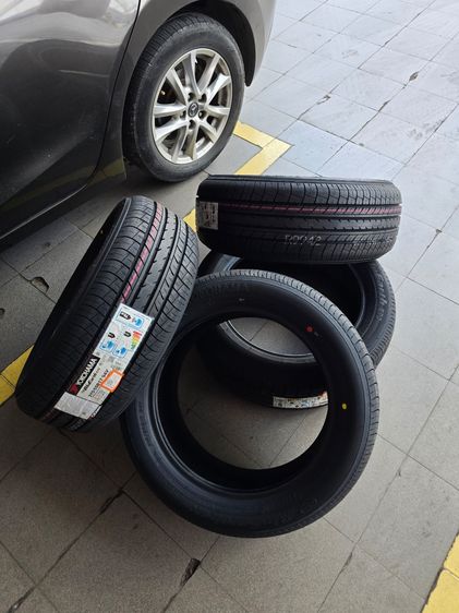 ยาง Yokohama รุ่น BluEarth E70 ขนาด 215.55R17 94V (สภาพ95เปอร์เซ็นต์)